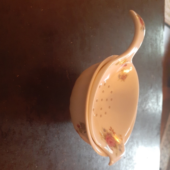 GORGEOUS Allyn Nelson Bone China Tea Bag or Lemon Strainer Basket Spoon & Cup. - Picture 2 of 6